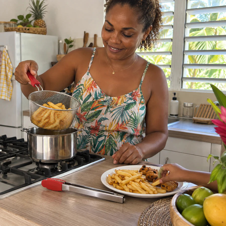 Cliente en Guadeloupe préparant une petite portion familiale avec la Mini Friture