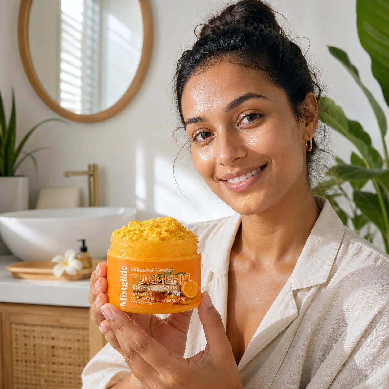 Cliente à La Réunion présentant le gommage corps Turmeric Mistglide