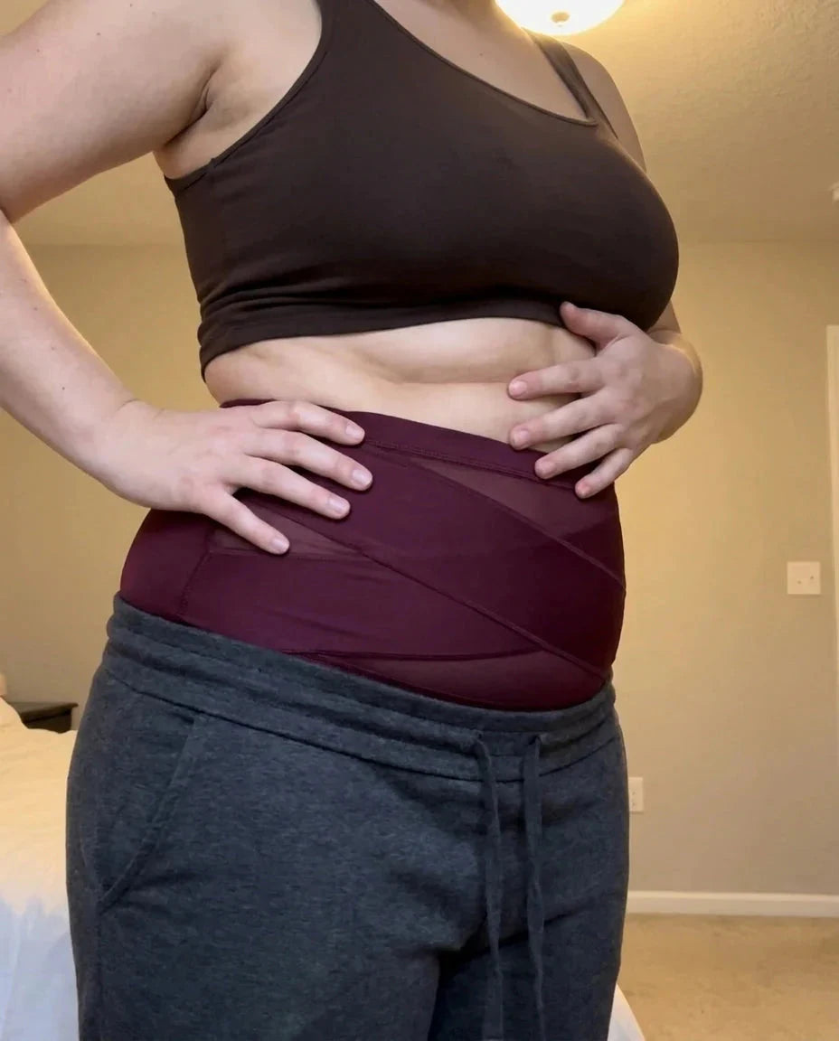 Femme portant SilhouetteX sous ses vêtements, vue de profil